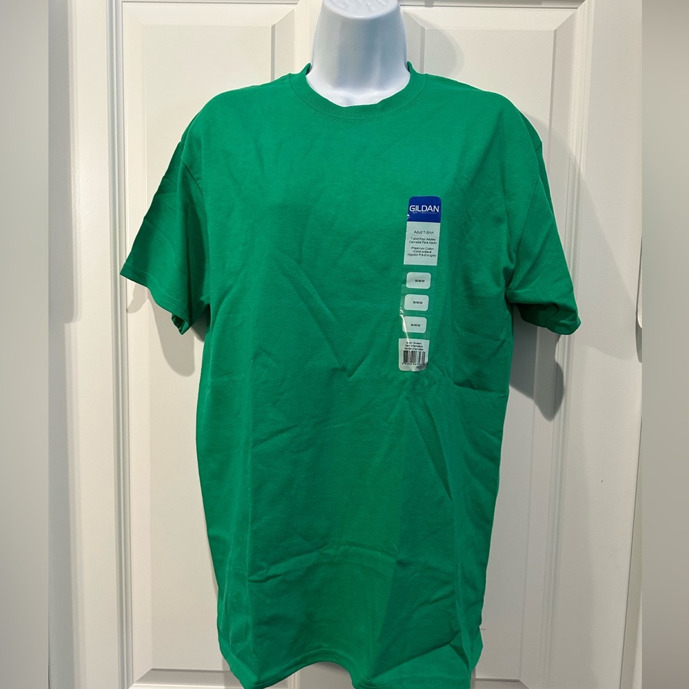 ⭐️NWT⭐️ GILDAN Irish Green short sleeve T-Shirt Tee - Adult M, Unisex